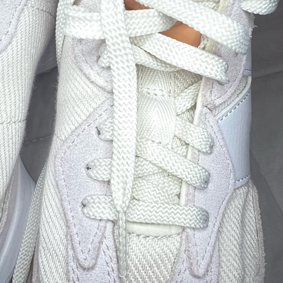 New Balance classics 327. White Cream and tan. Women’s 8. - Picture 11 of 16